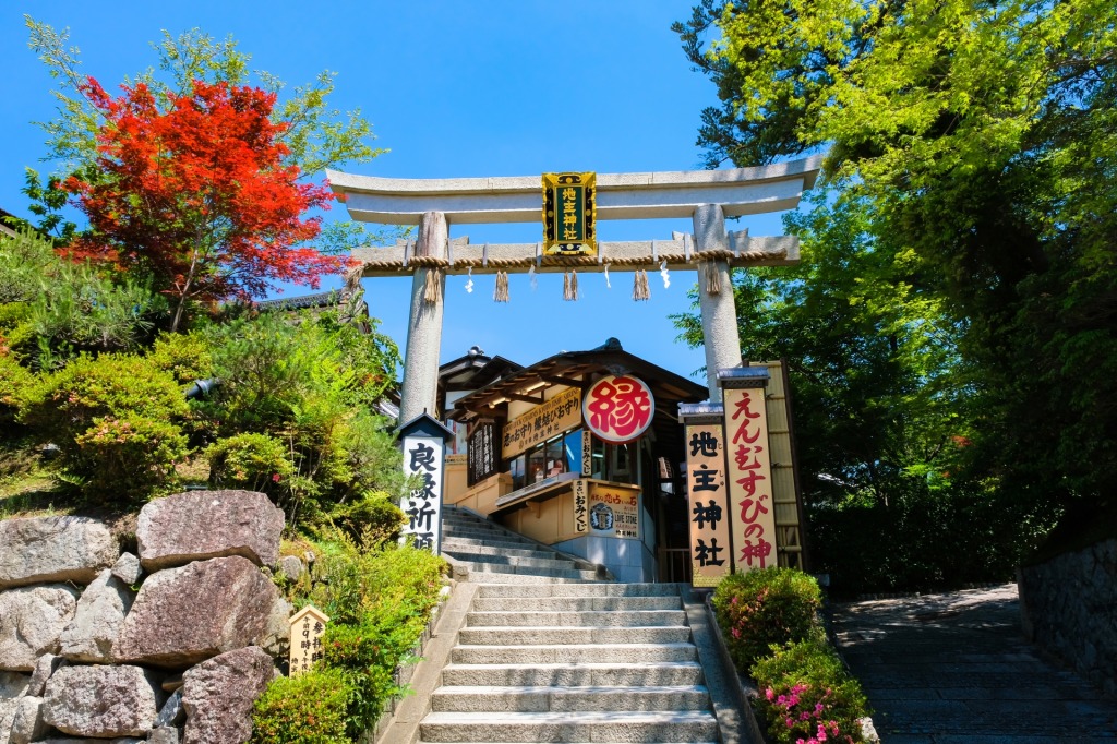 京都にある恋愛成就おすすめの地主神社。